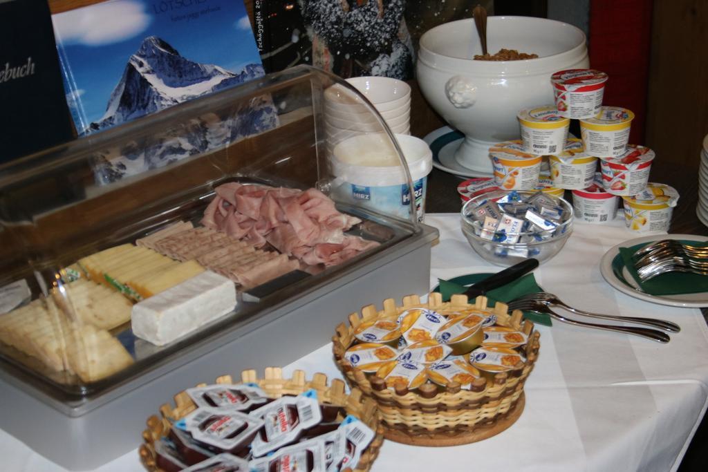 Petersgrat Hotel Kippel ภายนอก รูปภาพ
