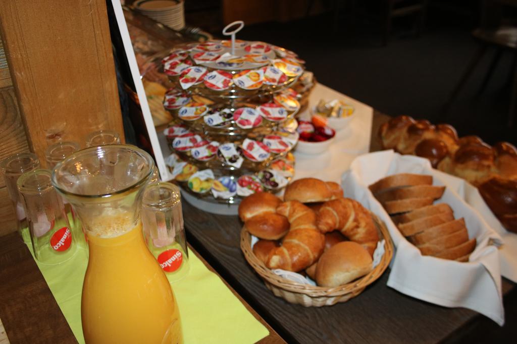 Petersgrat Hotel Kippel ภายนอก รูปภาพ